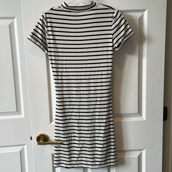 PacSun B&W striped t-shirt dress with cutout - Picture 2 of 4